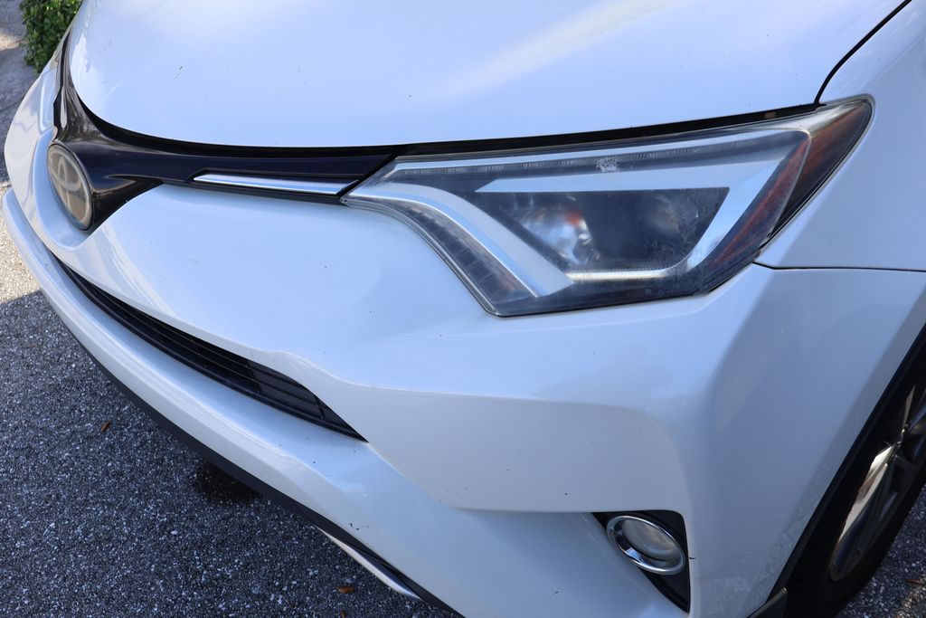 Thumbnail: 2018 Toyota RAV4 - 3