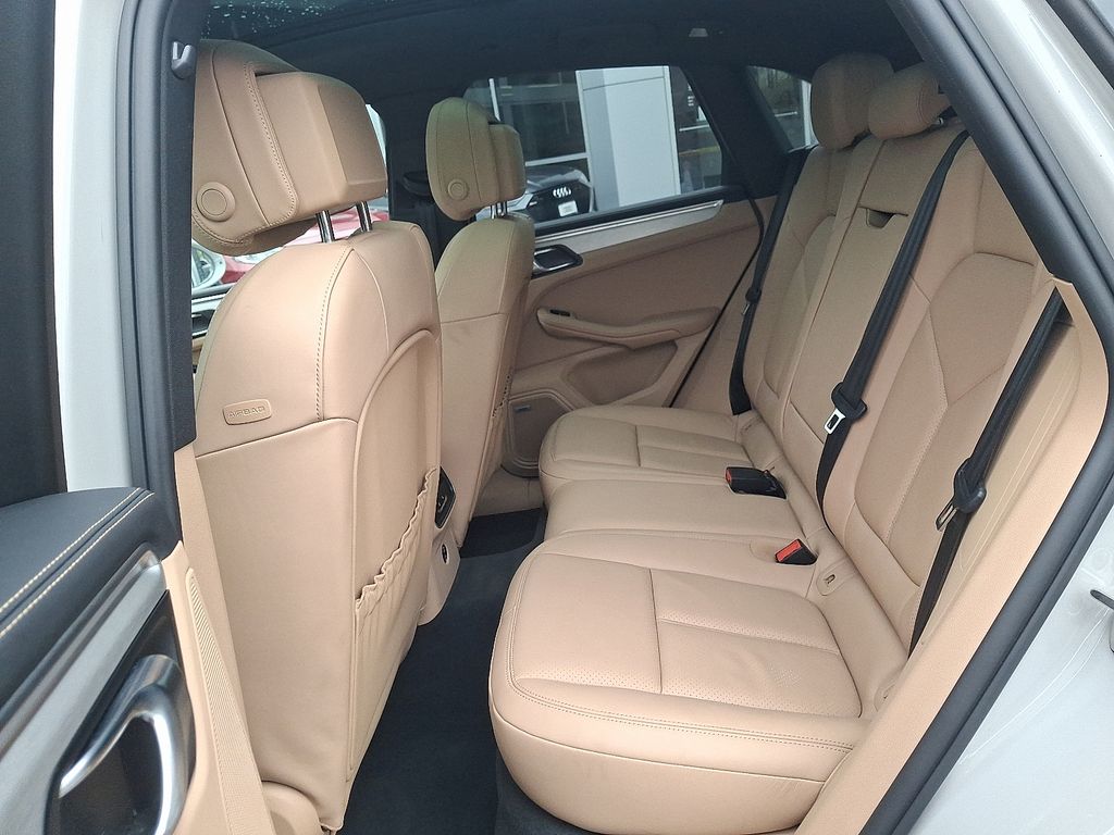 Thumbnail: 2022 Porsche Macan - 10