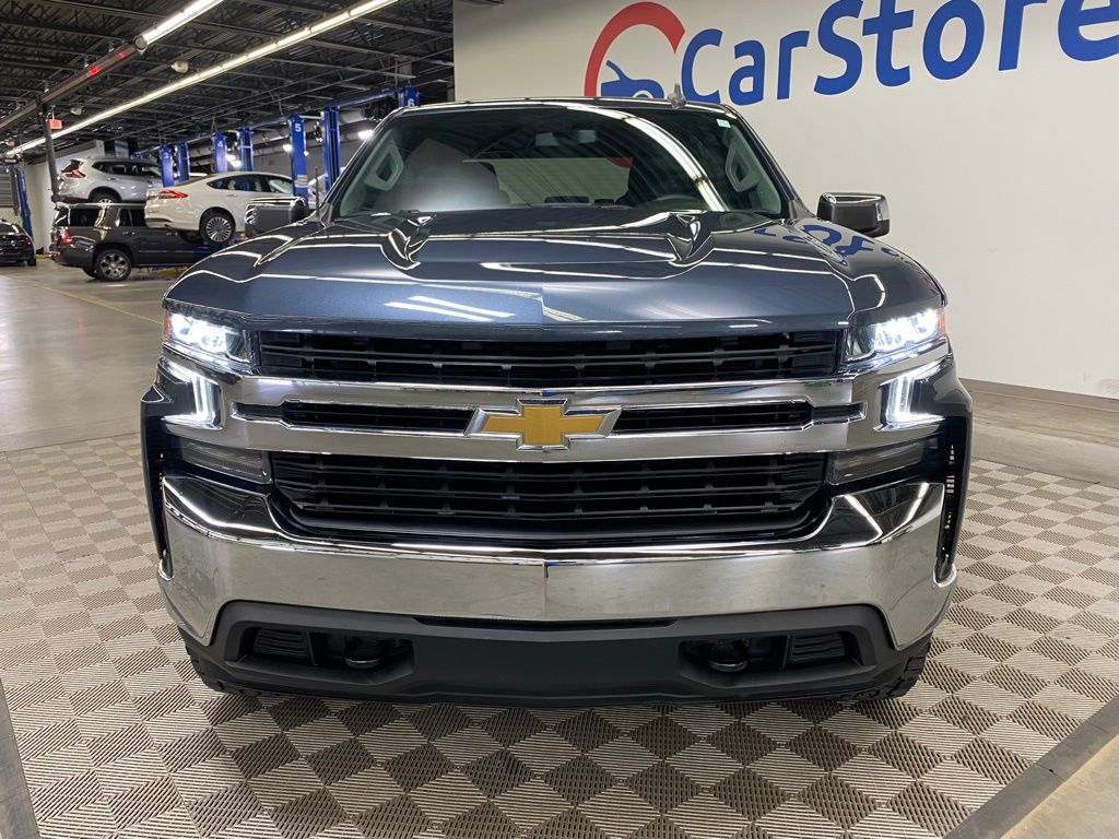 View vehicle photo 4