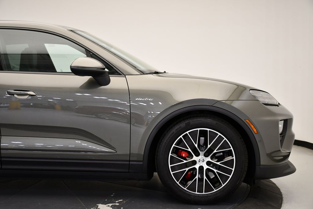 Thumbnail: 2025 Porsche Macan - 15