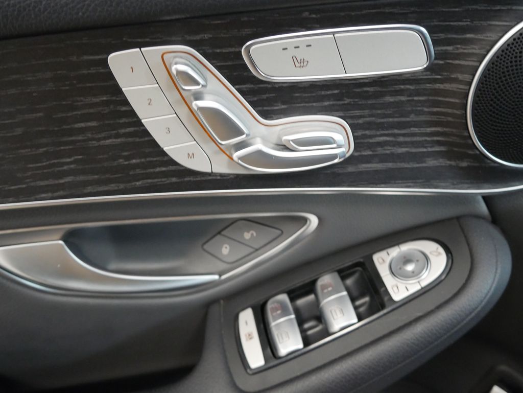 Thumbnail: 2022 Mercedes-Benz GLC - 17