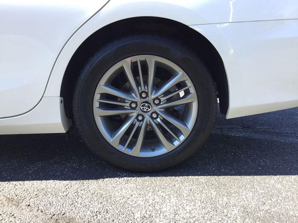 Thumbnail: 2016 Toyota Camry - 10