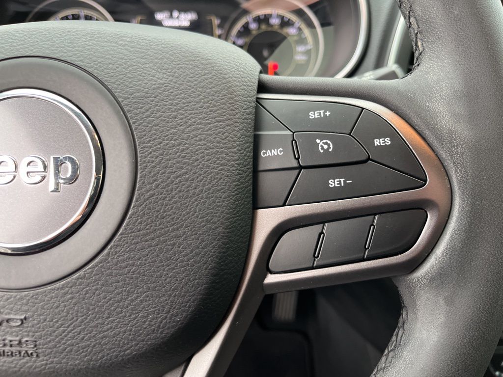 Thumbnail: 2020 Jeep Cherokee - 23