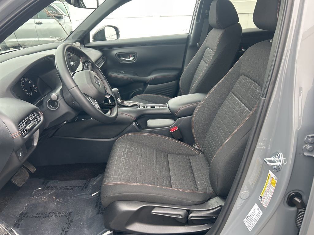 View vehicle photo 7