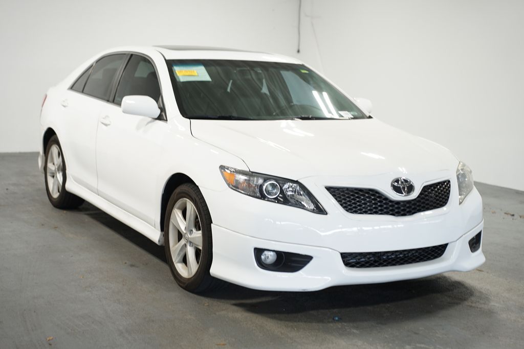 2011 Toyota Camry SE 3