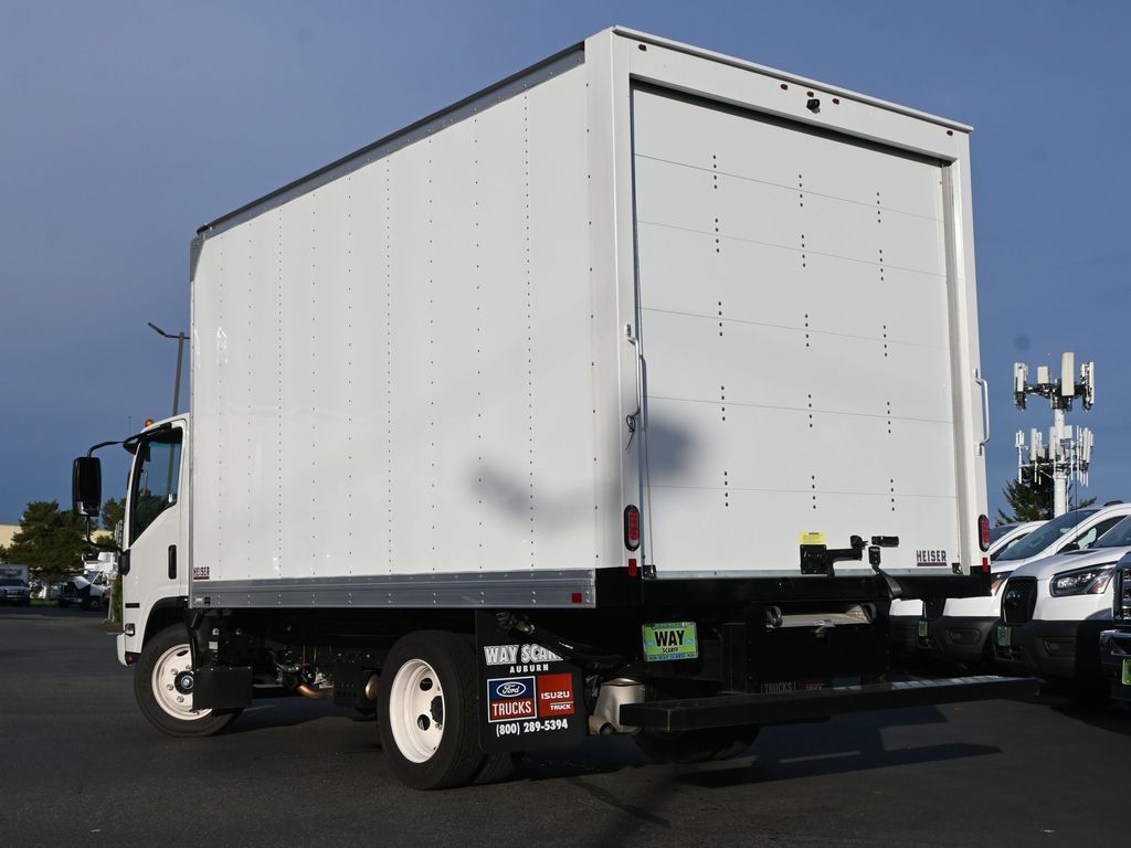 2024 Isuzu NPR HD 