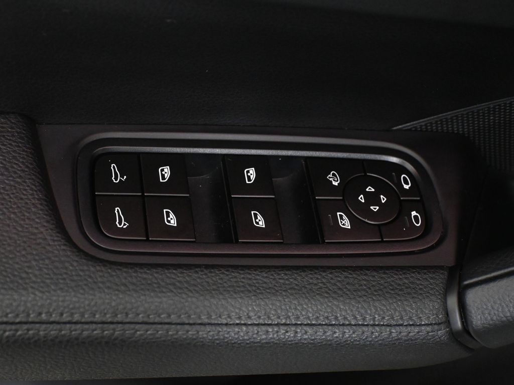 Thumbnail: 2024 Porsche Cayenne - 32