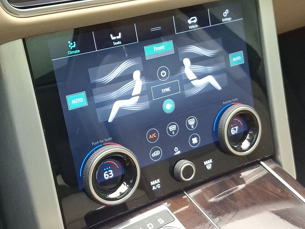 Thumbnail: 2019 Land Rover Range Rover - 17