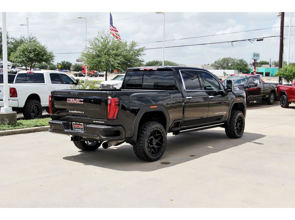 2025 GMC Sierra 2500HD Denali - 4