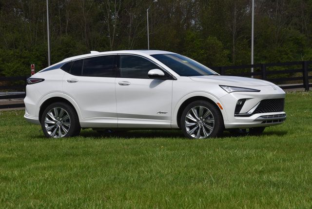White Frost Tricoat 2025 Buick Envista Avenir FWD SUV / Crossover Front-Wheel Drive 6-Speed Automatic