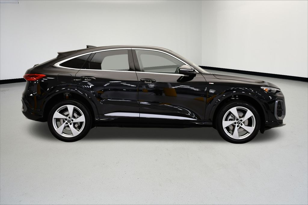 Thumbnail: 2025 Audi Q5 - 6