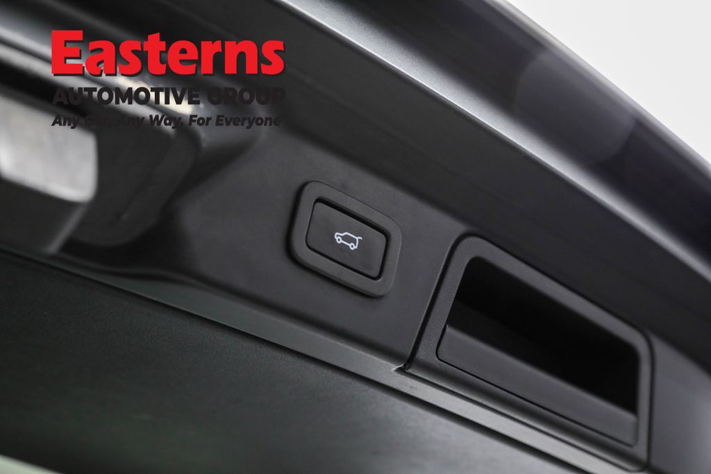 Used 2021 White Land Rover P250 R-Dynamic S image 23