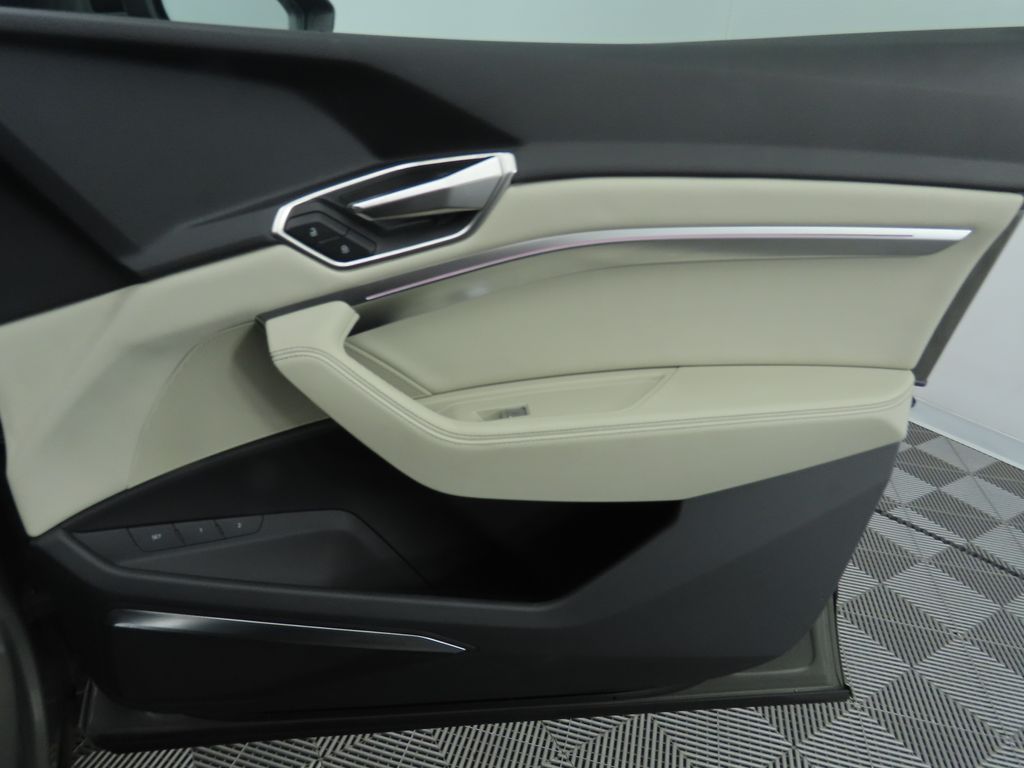 Thumbnail: 2024 Audi Q8 e-tron - 25