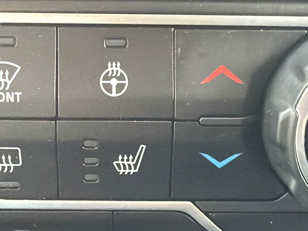 Used 2025 Gray Jeep Sahara 4xe image 31