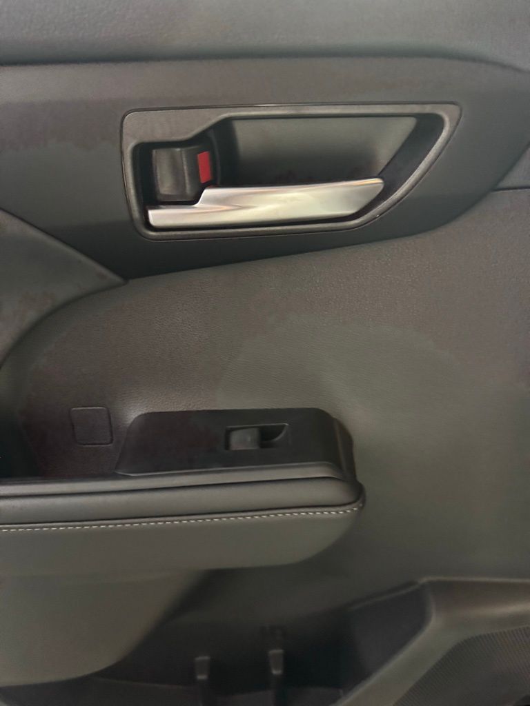 Thumbnail: 2025 Toyota Highlander - 30