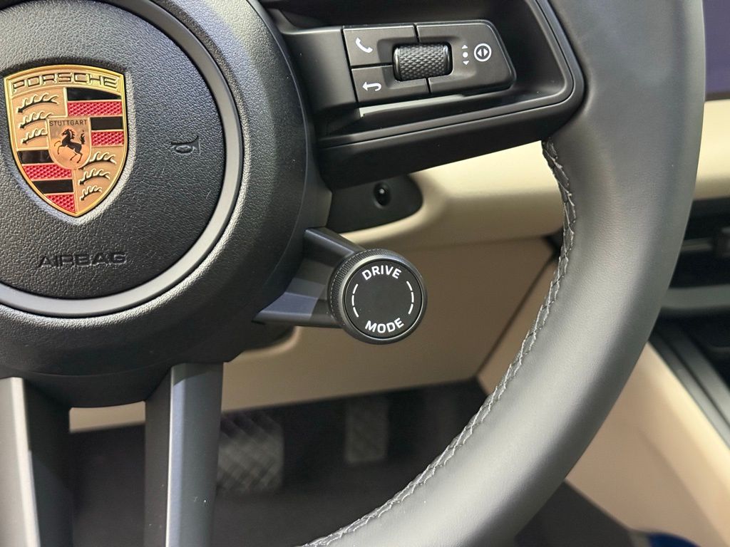 Thumbnail: 2025 Porsche Macan - 14