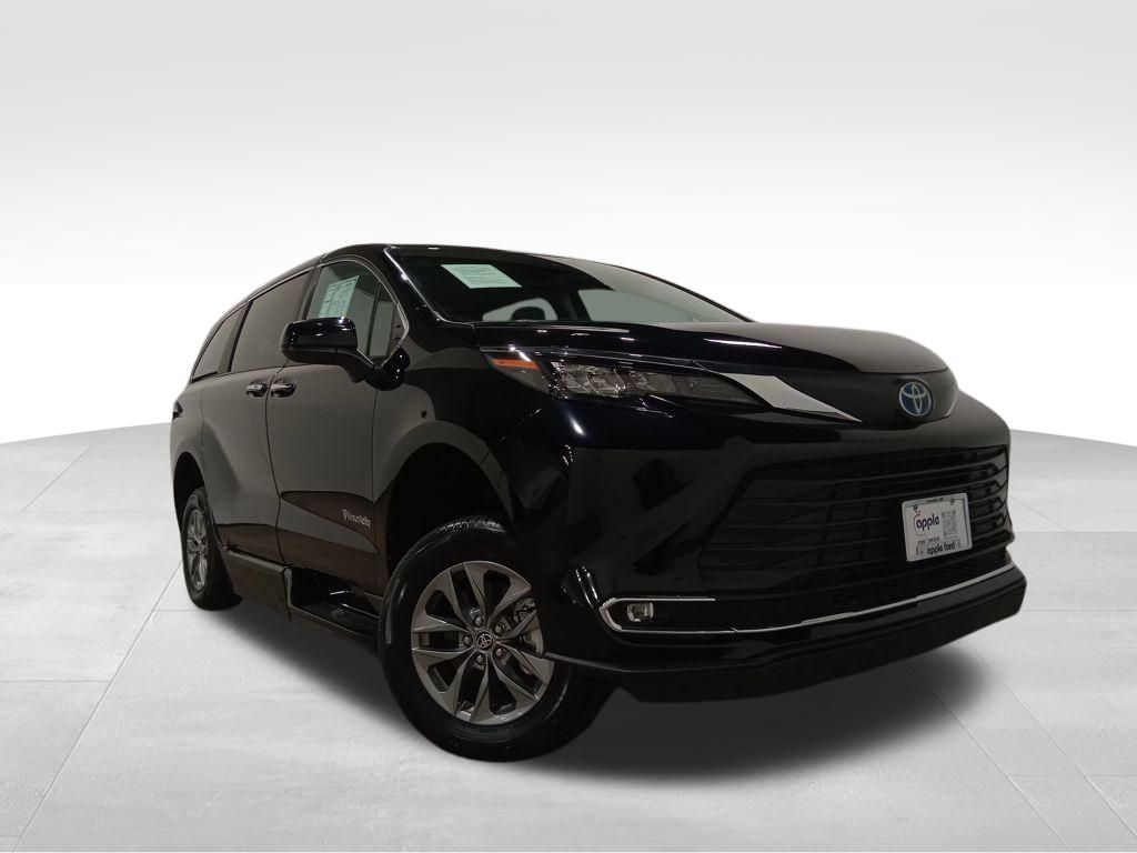 2024 Toyota Sienna XLE