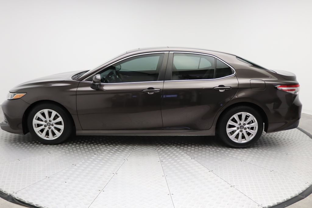 Thumbnail: 2018 Toyota Camry - 12