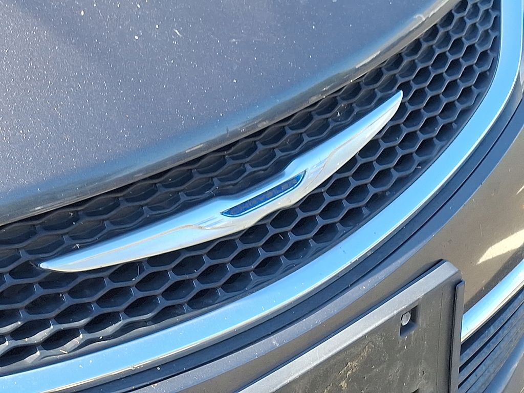 Thumbnail: 2016 Chrysler 200 - 4