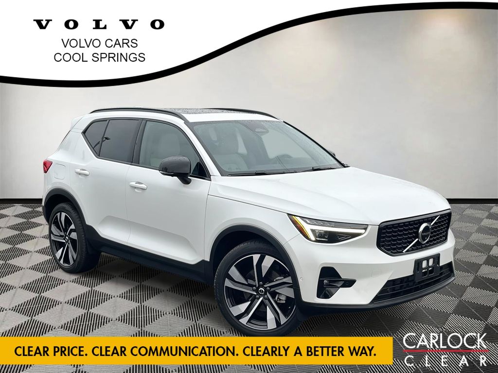 2023 Volvo XC40 B5 Ultimate Dark Theme AWD