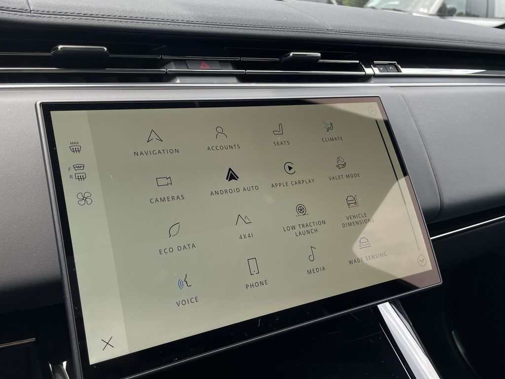 New 2026 White Land Rover Dynamic SE image 25