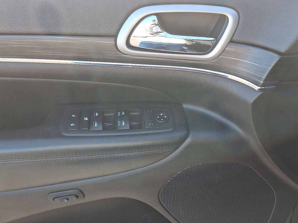 Thumbnail: 2019 Jeep Grand Cherokee - 12