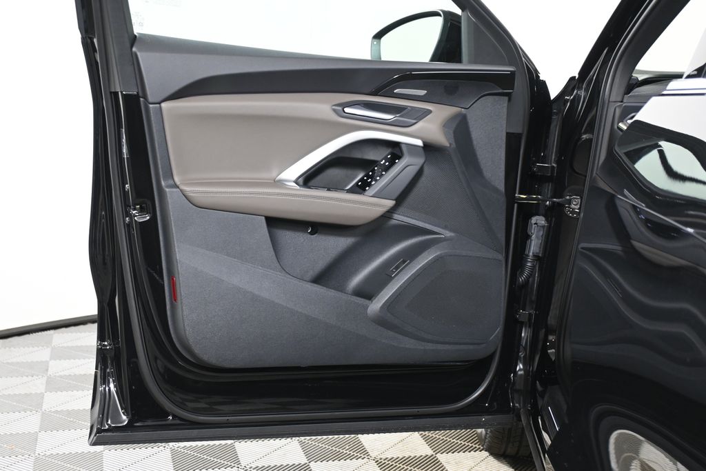 Thumbnail: 2025 Audi Q5 - 23