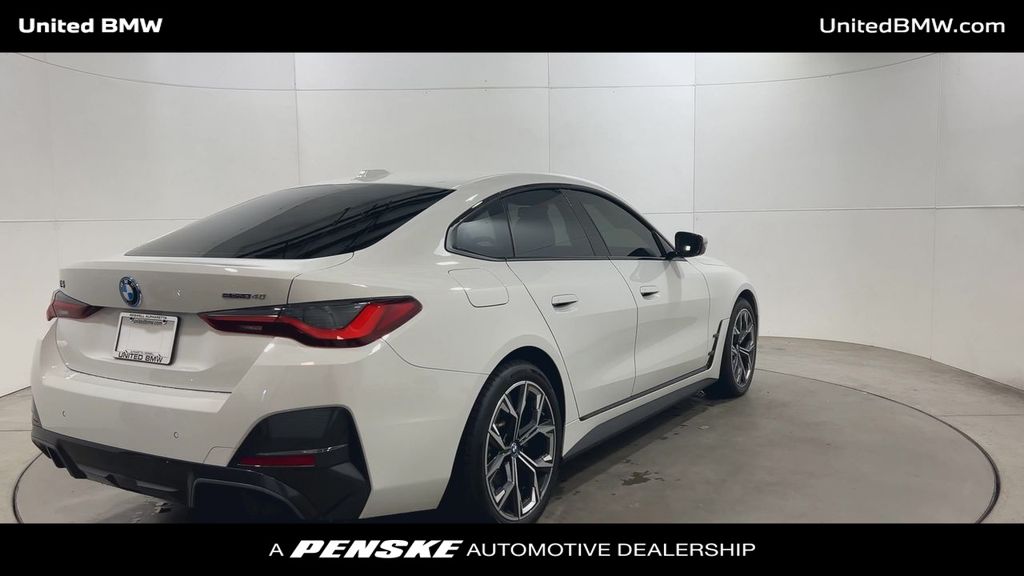Thumbnail: 2022 BMW i4 - 8