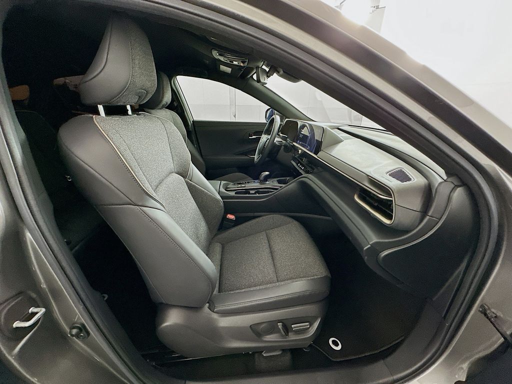 Thumbnail: 2023 Toyota Crown - 28