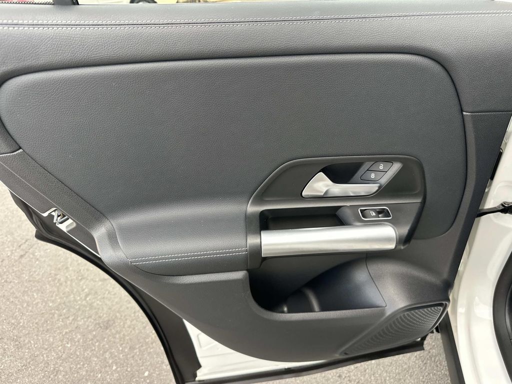 Thumbnail: 2023 Mercedes-Benz GLA - 27