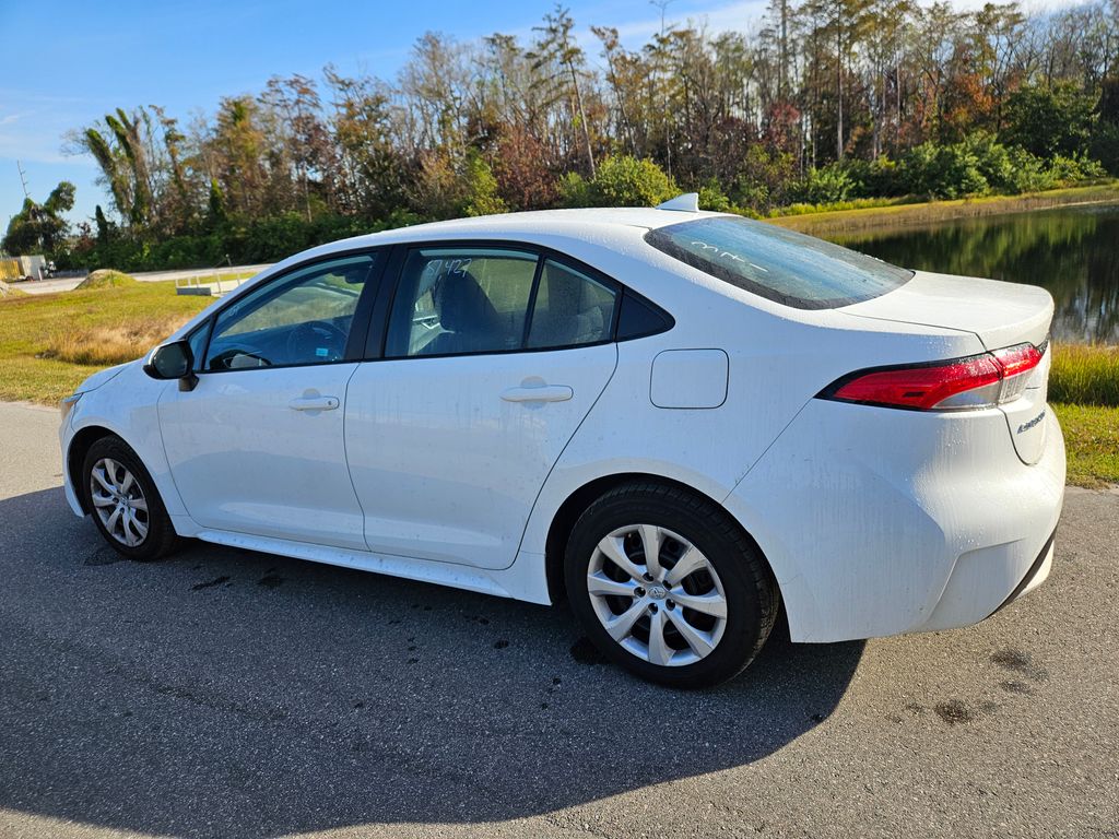 2022 Toyota Corolla LE 3