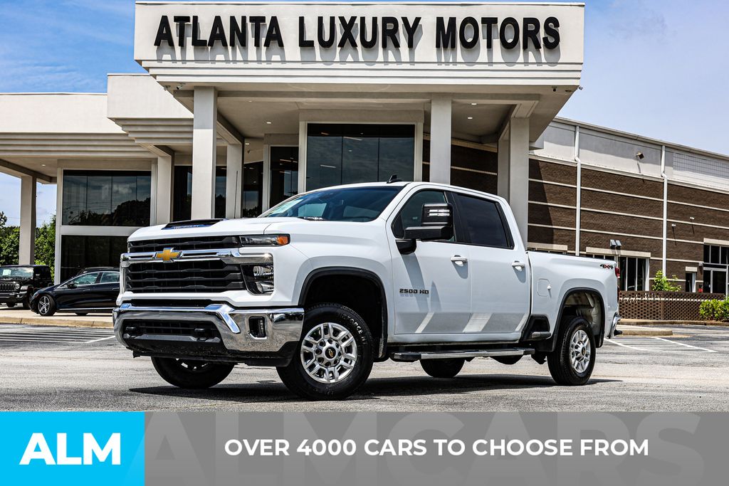 Used 2025 White Chevrolet LT image 3