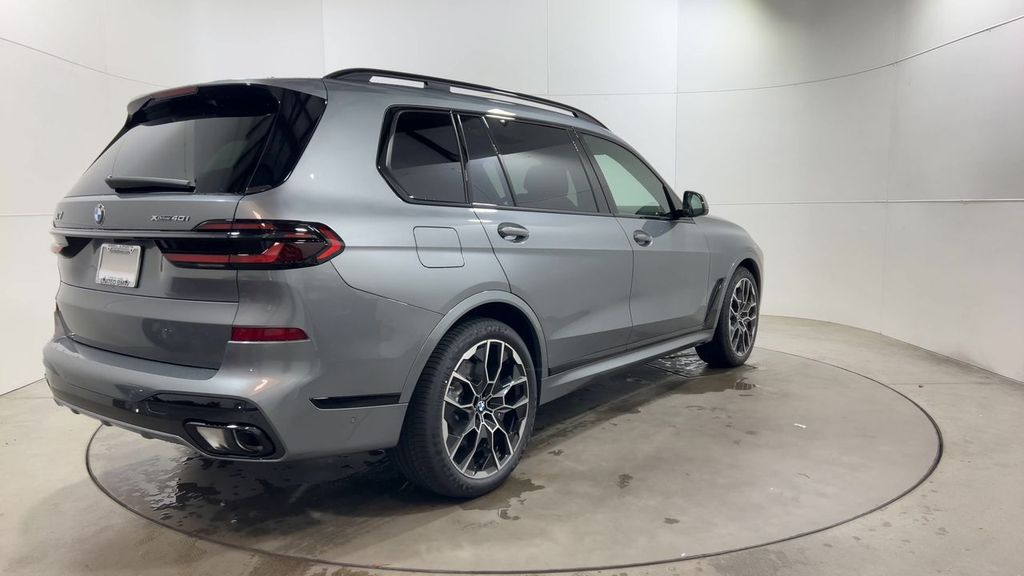 Thumbnail: 2026 BMW X7 - 8