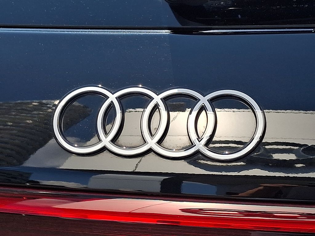 Thumbnail: 2025 Audi Q6 e-tron - 30