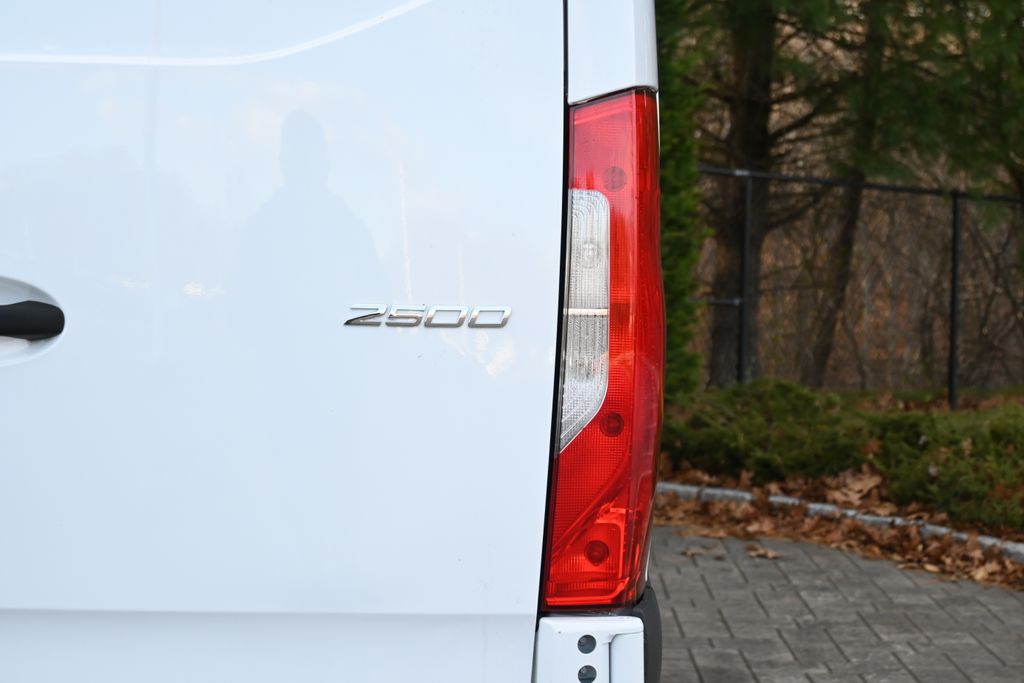 Thumbnail: 2025 Mercedes-Benz Sprinter - 9