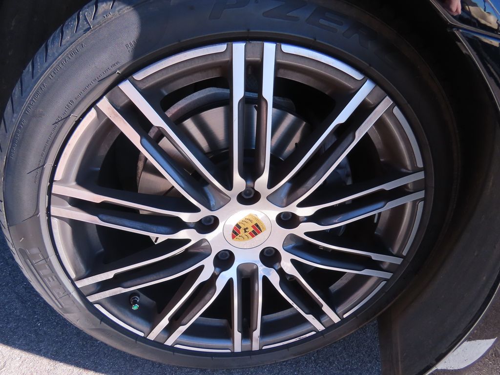 Thumbnail: 2016 Porsche Panamera - 18