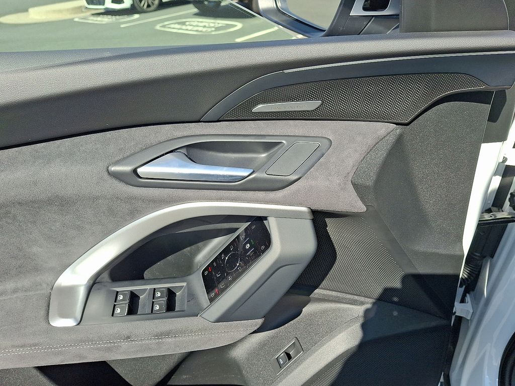 Thumbnail: 2026 Audi SQ5 - 9