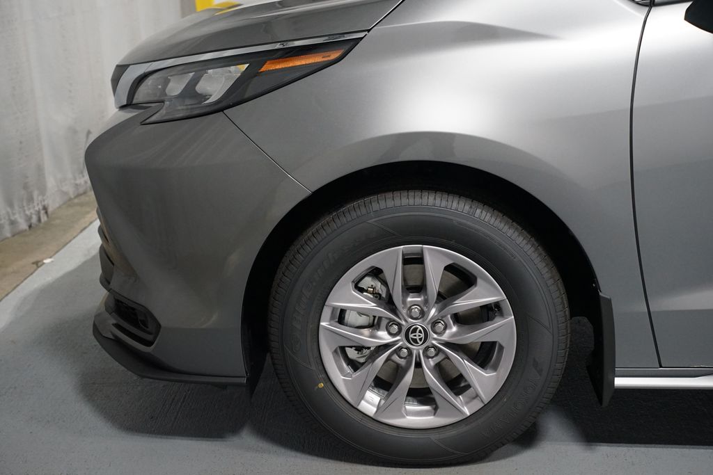 Thumbnail: 2026 Toyota Sienna - 5