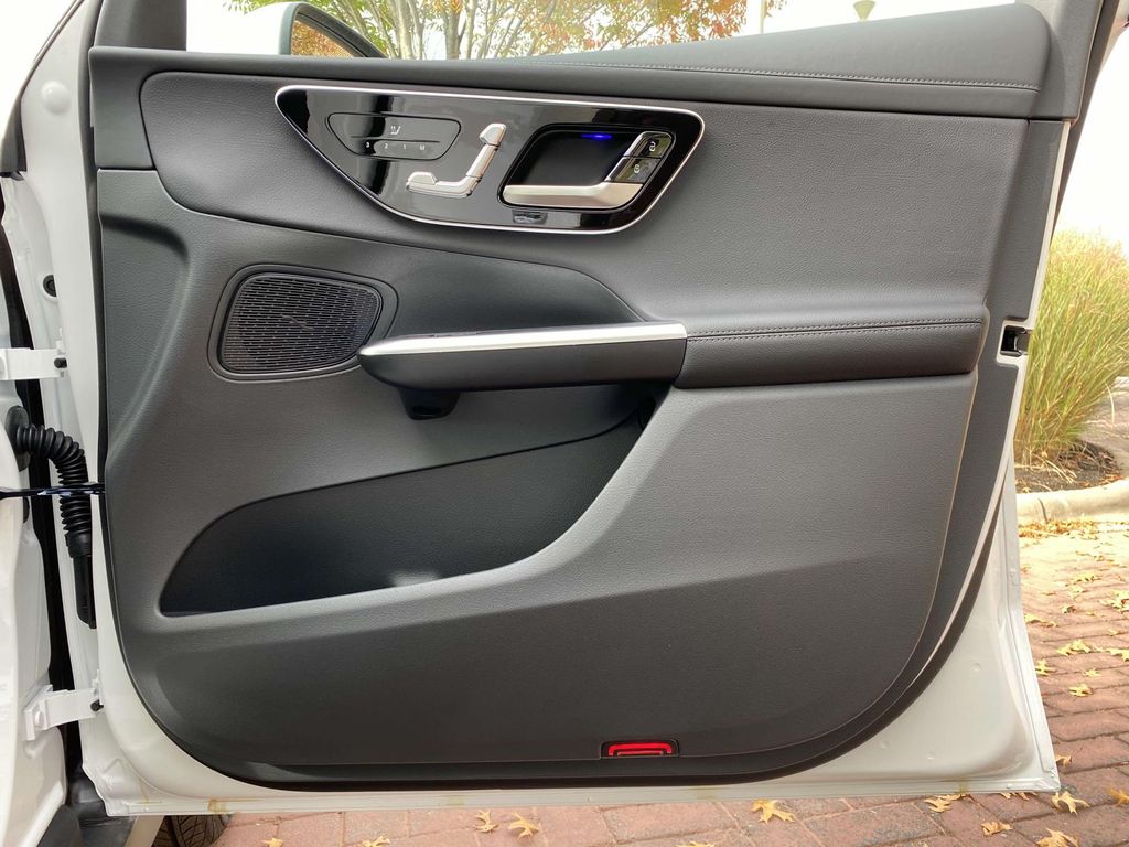 Thumbnail: 2025 Mercedes-Benz GLC - 10