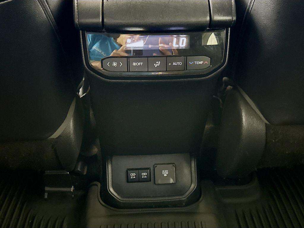 Thumbnail: 2020 Toyota Highlander - 28