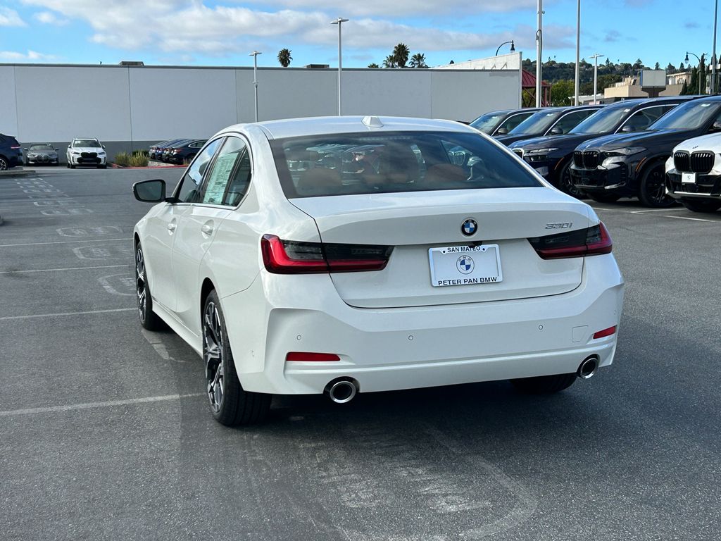 Thumbnail: 2026 BMW 3 Series - 3