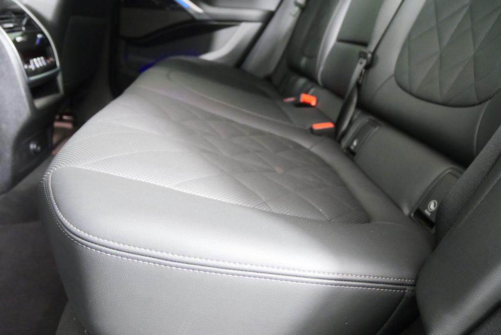 Thumbnail: 2025 BMW X6 - 14