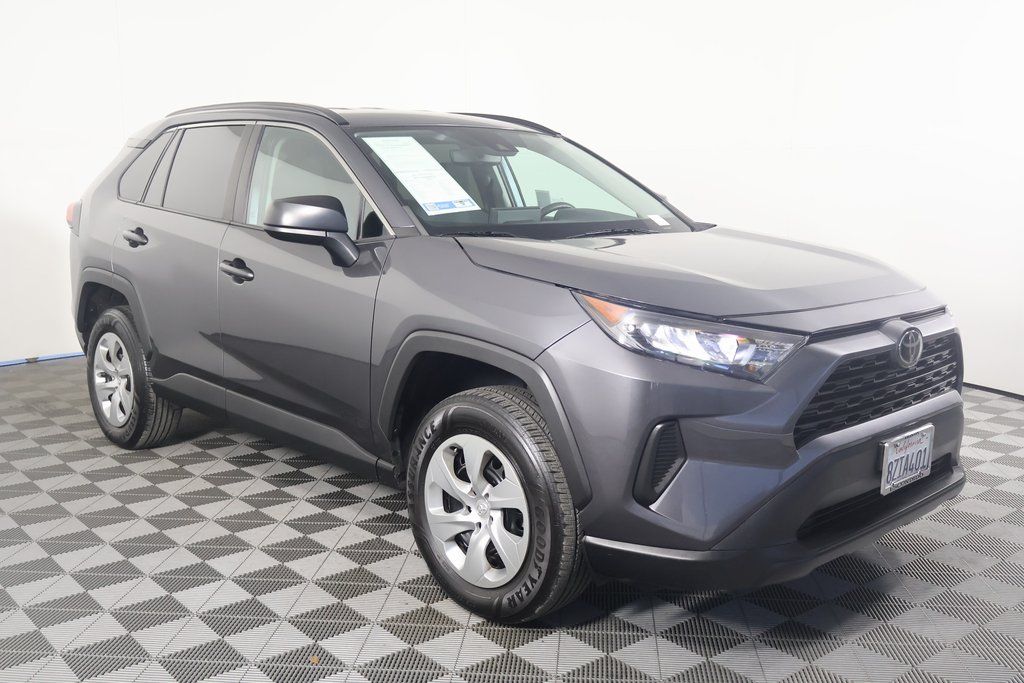 2021 Toyota RAV4 LE 3