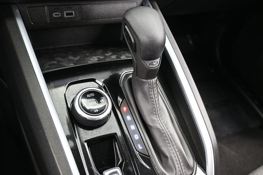 Used 2025 Summit White Chevrolet Trail Boss image 21