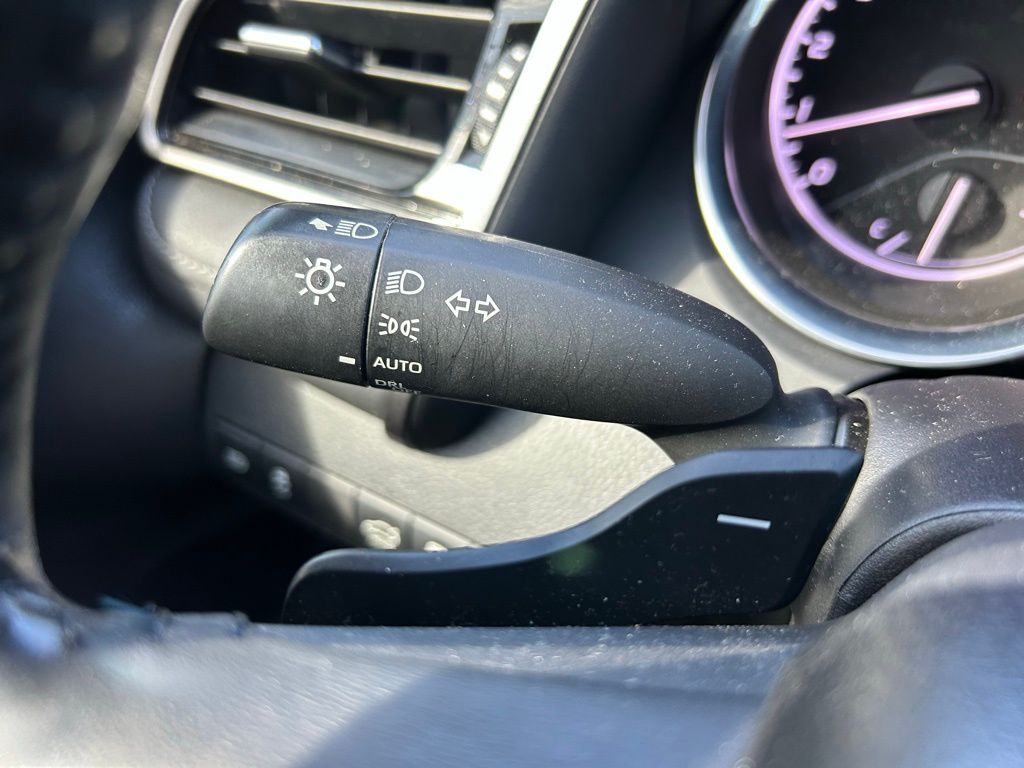 2020 Toyota Camry SE 22