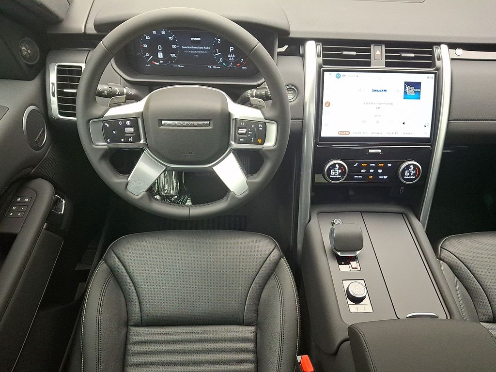 Thumbnail: 2026 Land Rover Discovery - 8