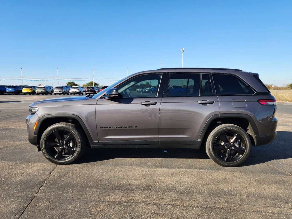 2023 Jeep Grand Cherokee Laredo 4