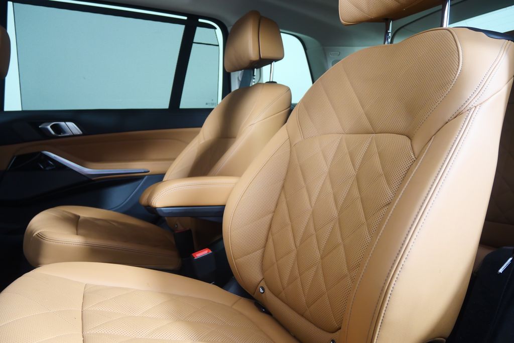 Thumbnail: 2024 BMW X7 - 15