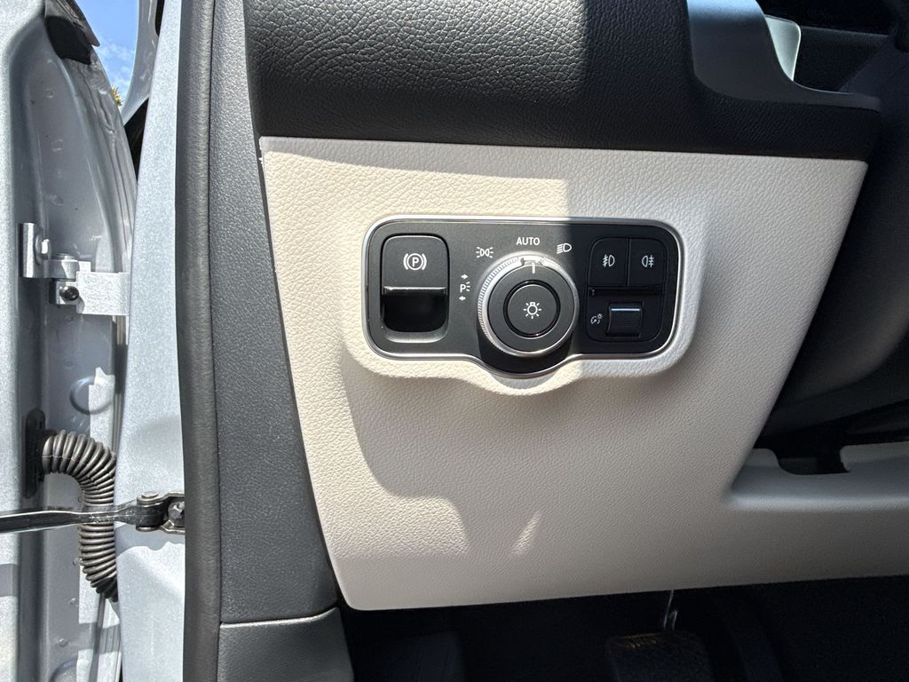 Thumbnail: 2026 Mercedes-Benz GLB - 27