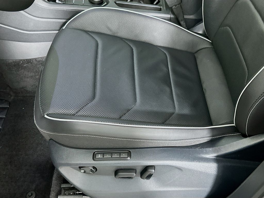 Thumbnail: 2022 Volkswagen Tiguan - 20